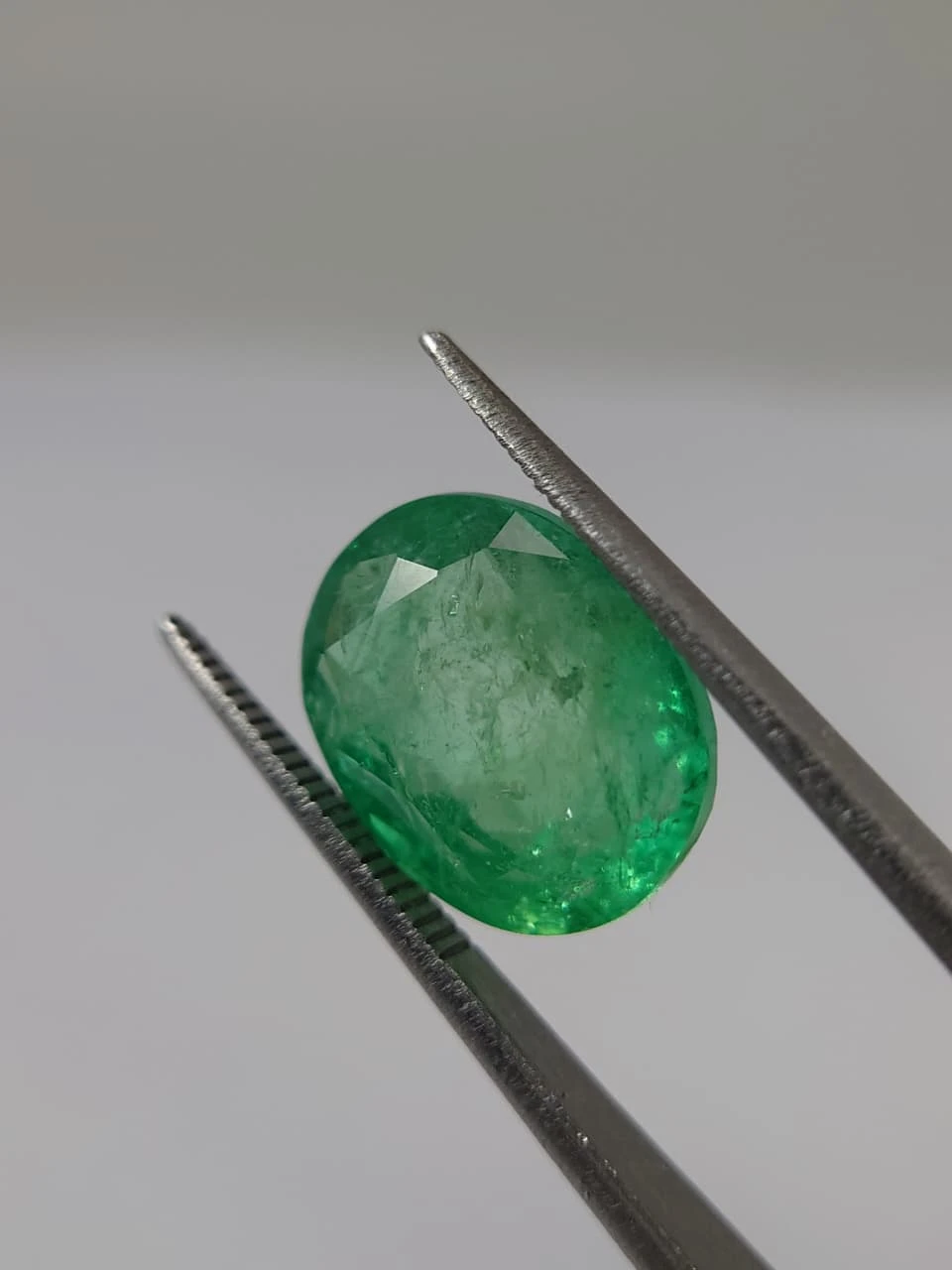 7.9ct Oval Faceted Monir Oiled Panjshir Emerald from Afghanistan — view 4